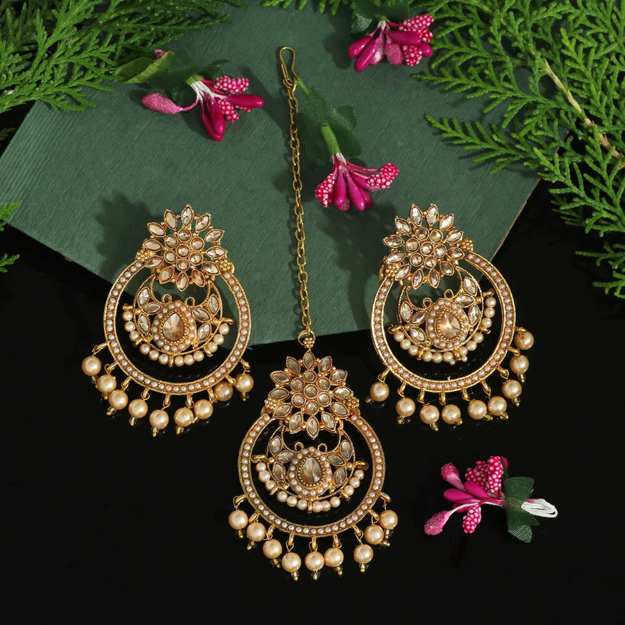Get Contemporary Kundan Pearl Maang Tikka And Earring Simple Minimal  Jewelry Set at ₹ 1099 | LBB Shop
